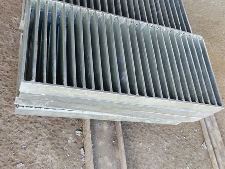 Different Drain Gratings